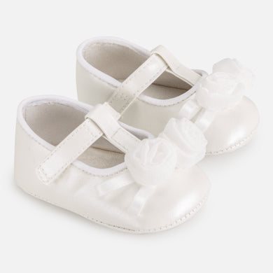 9285 white baby shoe