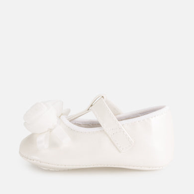 9285 white baby shoe